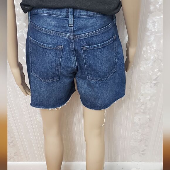 Old Navy Frayed Leg Jeans Shorts NWT Size 0 - Picture 2 of 9